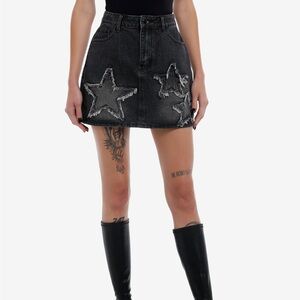 Black frayed star patch denim skirt